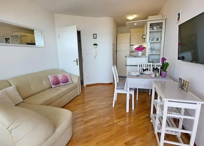 Apartment Summer Vibes Split