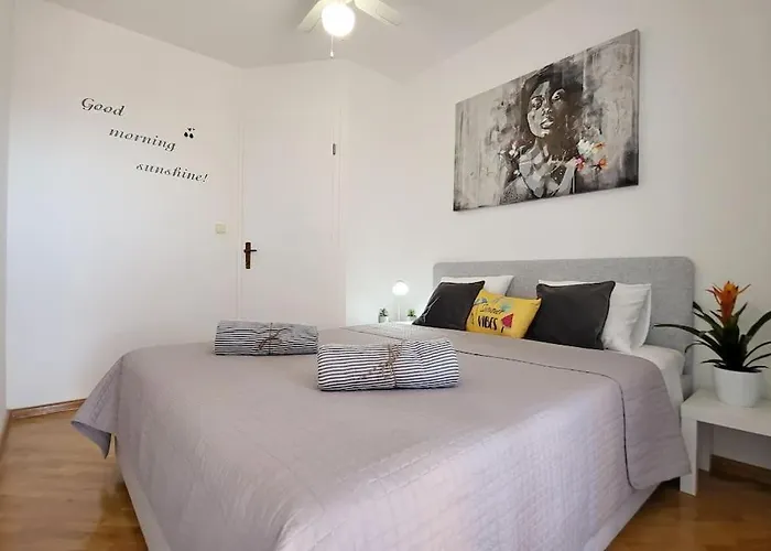 Summer Vibes Apartment Split