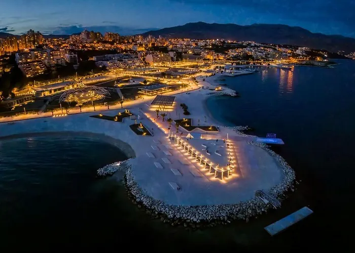 Apartment Summer Vibes Split